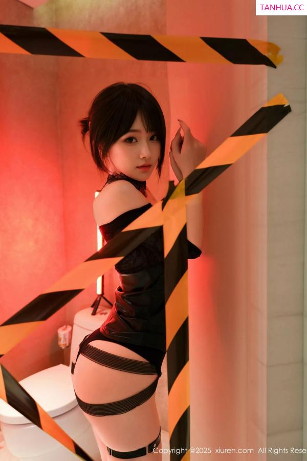 汁汁  [XiuRen]高清写真图 2025.04.10 No.10134 汁汁 浅色风衣第32张图片